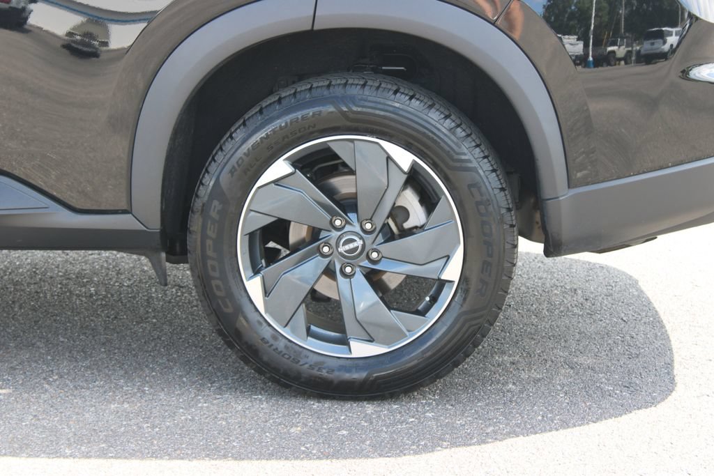 Used 2024 Nissan Rogue SV AWD/4WD image 17