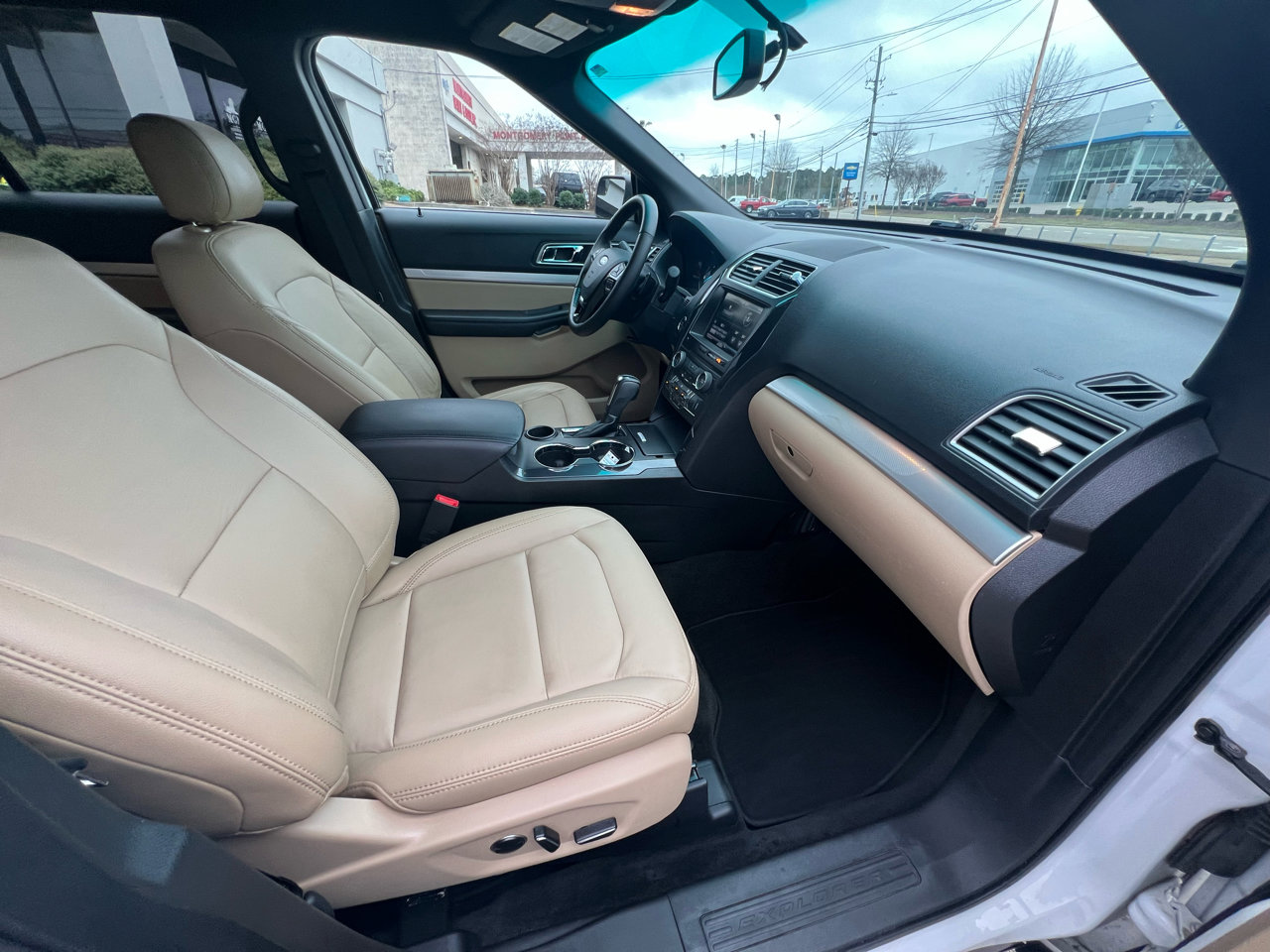 Used 2016 Ford Explorer XLT w/ Equipment Group 202A image 44