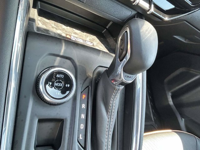 Used 2026 GMC Canyon AT4 w/ Technology Plus Package AWD/4WD image 30