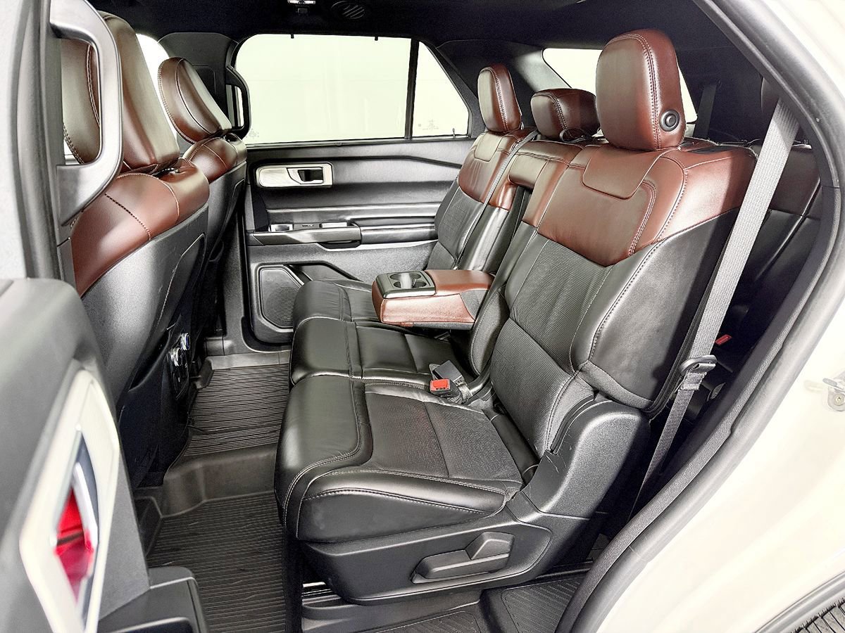 Used 2020 Ford Explorer Platinum w/ Premium Technology Package AWD/4WD image 45