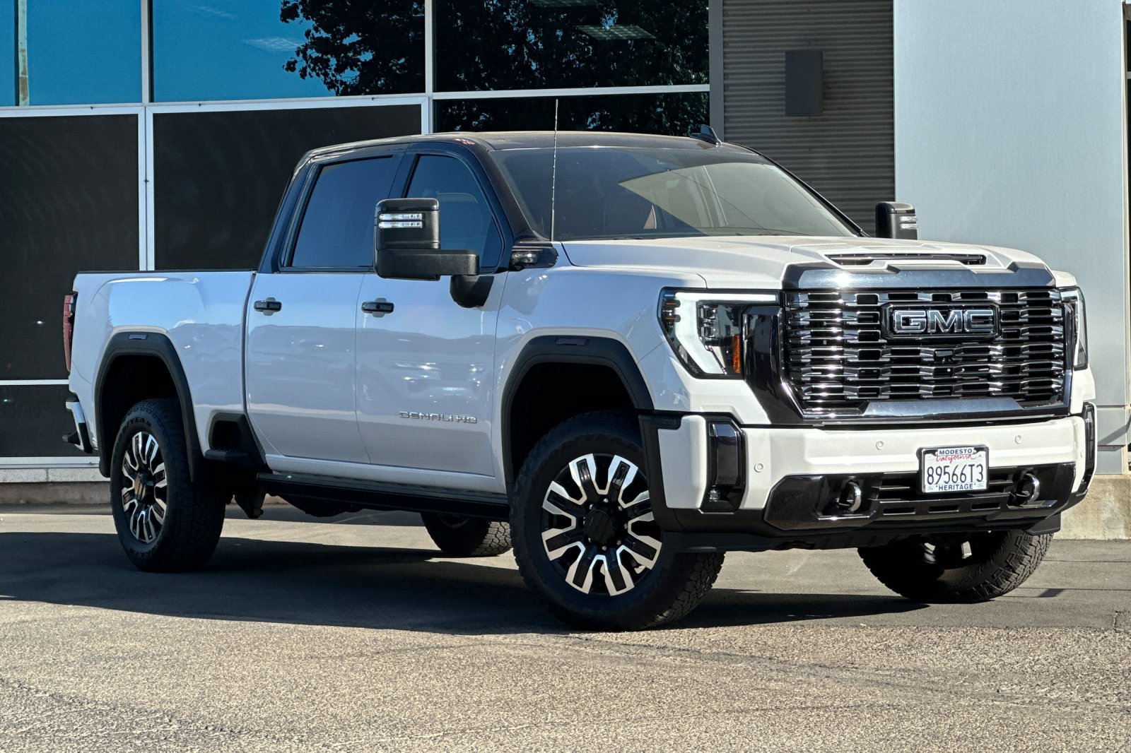 Used 2024 GMC Sierra 2500 Denali Ultimate AWD/4WD image 2