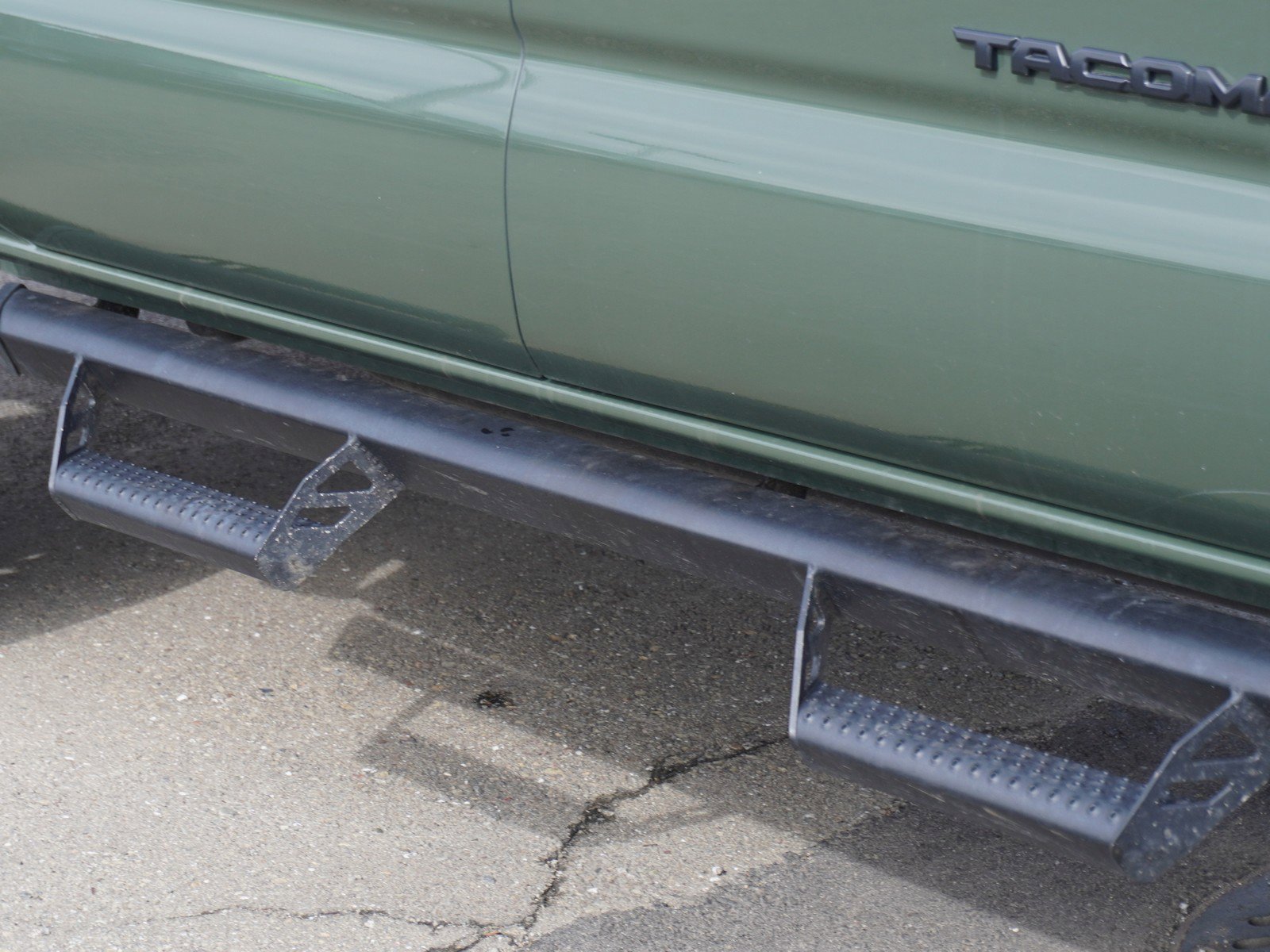 Used 2021 Toyota Tacoma TRD Sport w/ TRD Premium Sport Package image 4