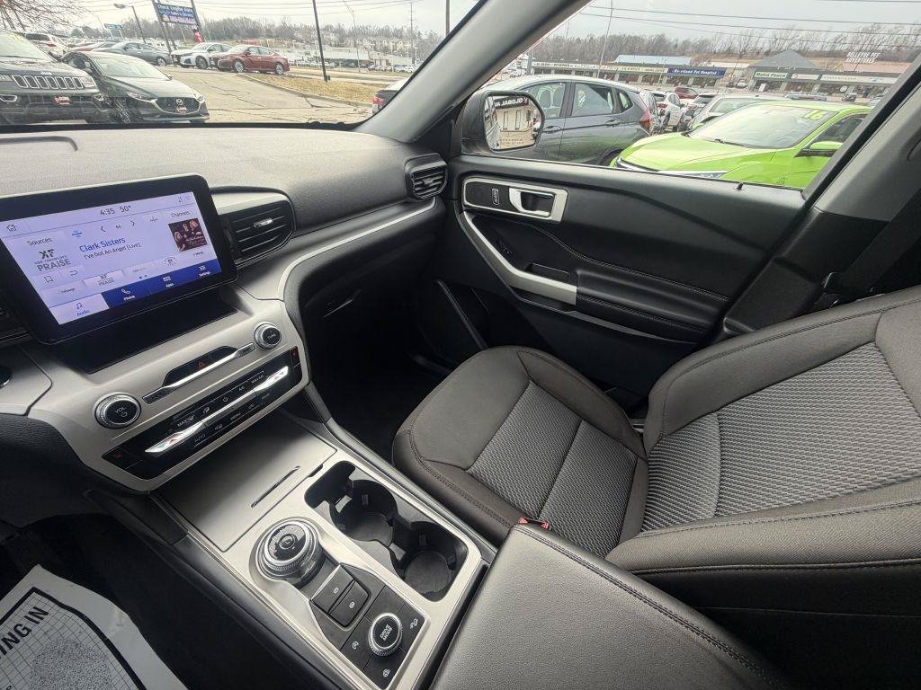 Used 2023 Ford Explorer XLT AWD/4WD image 20