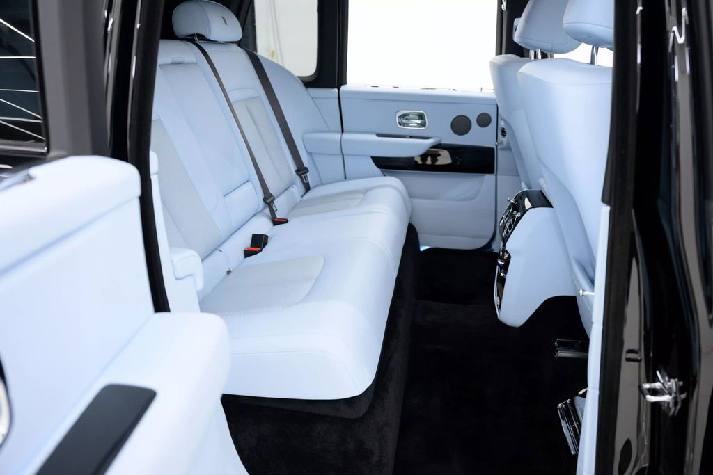 Used 2025 Rolls-Royce Cullinan AWD/4WD image 45
