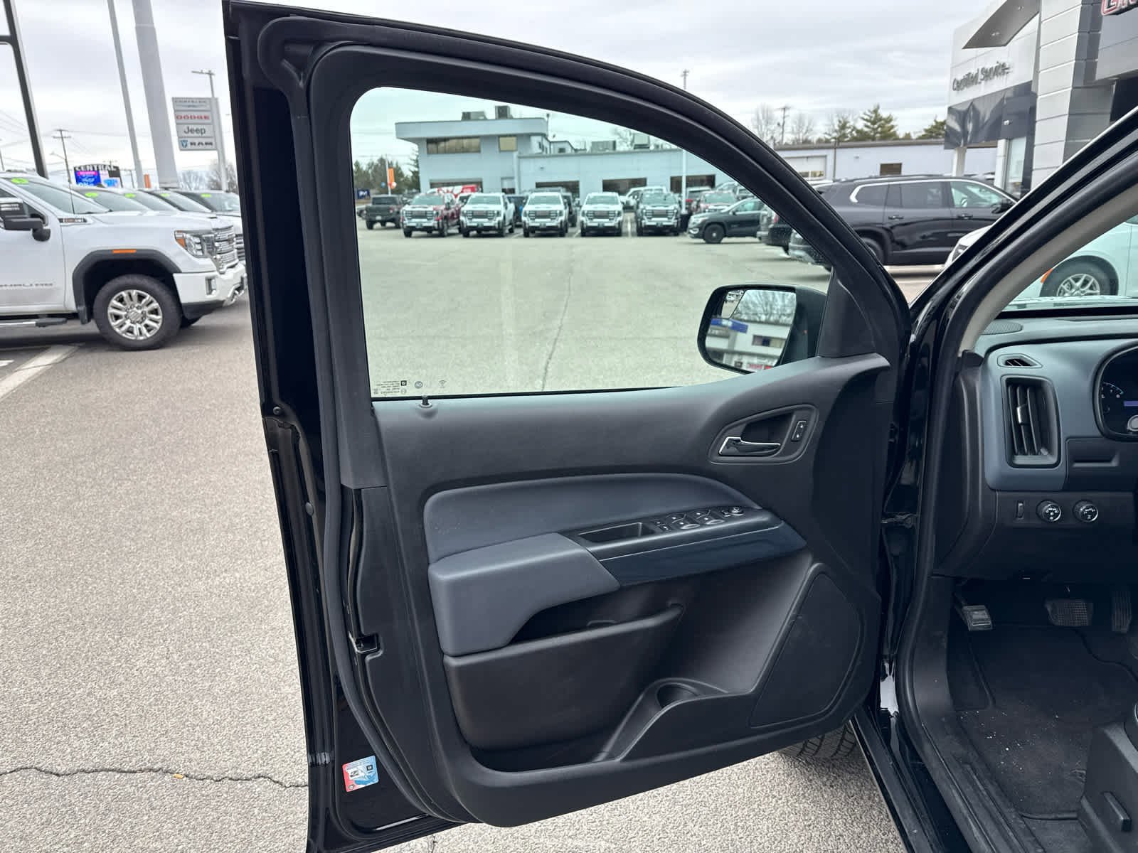Used 2022 Chevrolet Colorado Z71 image 12
