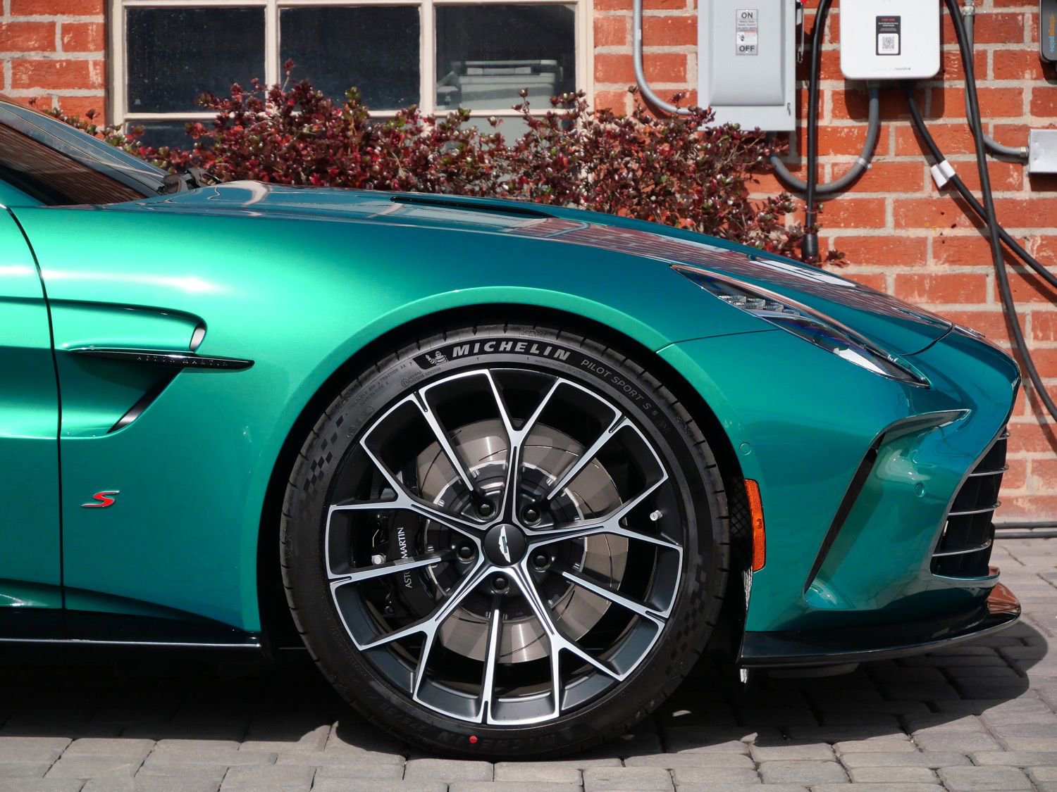 New 2026 Aston Martin V8 Vantage S RWD image 4