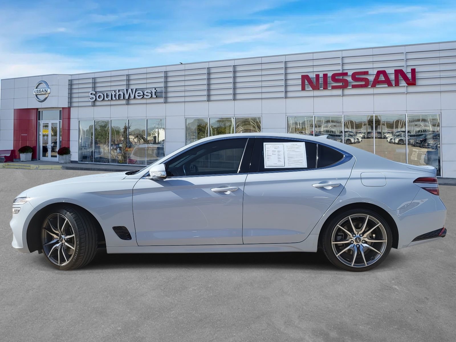 Used 2022 Genesis G70 3.3T image 9