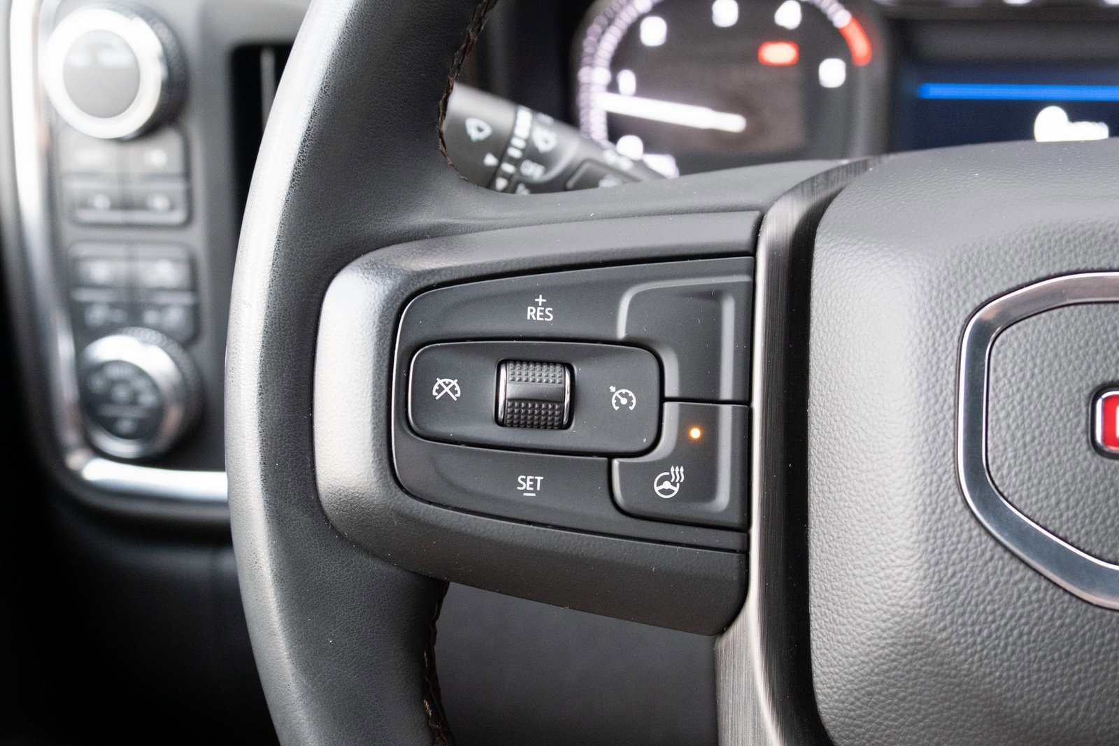 Used 2023 GMC Sierra 2500 AT4 w/ Gooseneck/5TH Wheel Package image 6