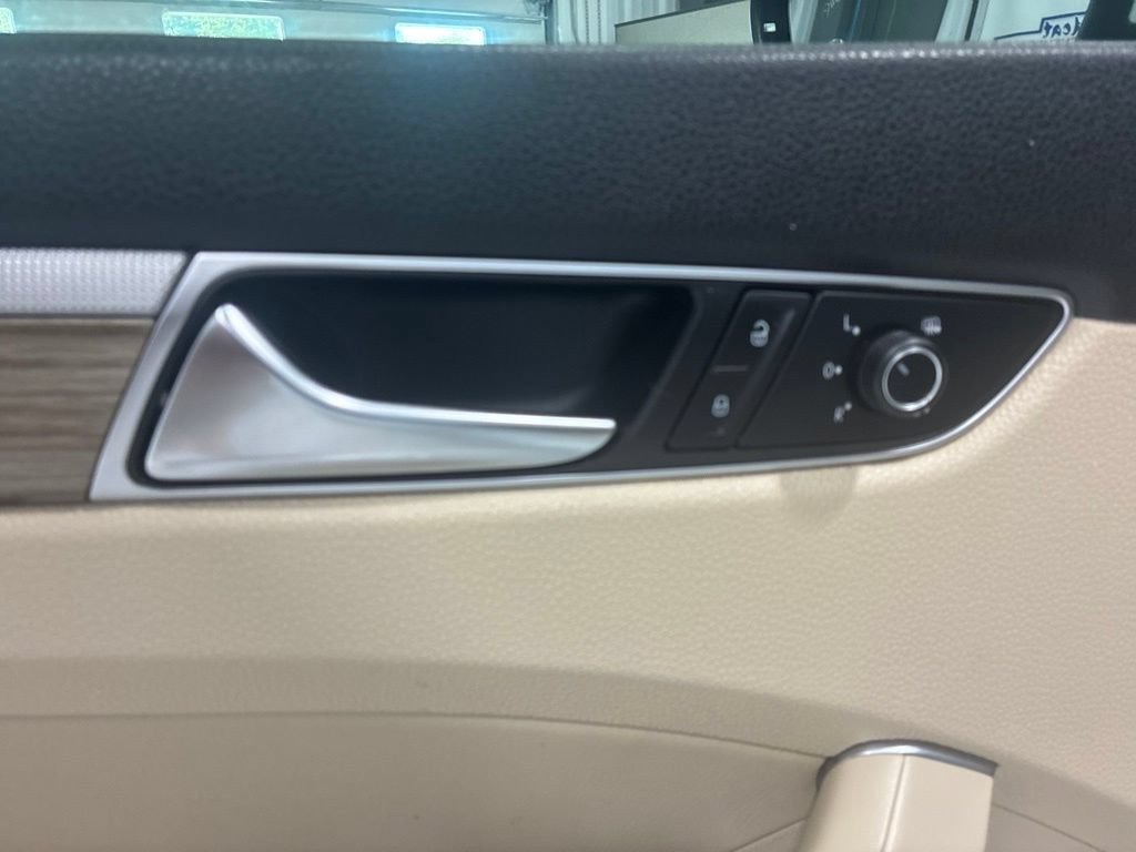 Used 2017 Volkswagen Passat 3.6 SEL Premium FWD image 13