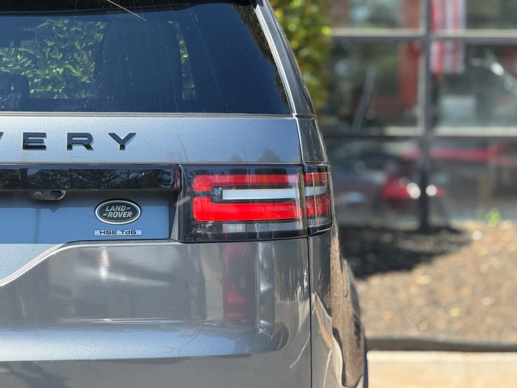 Used 2018 Land Rover Discovery HSE image 16