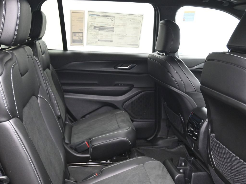 New 2025 Jeep Grand Cherokee L Altitude image 17