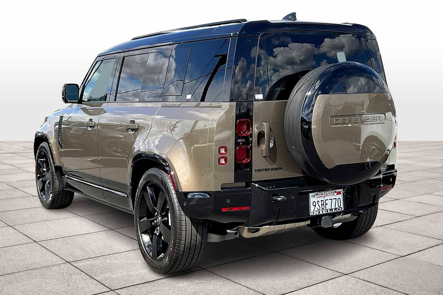 Used 2025 Land Rover Defender 110 X-Dynamic SE image 15