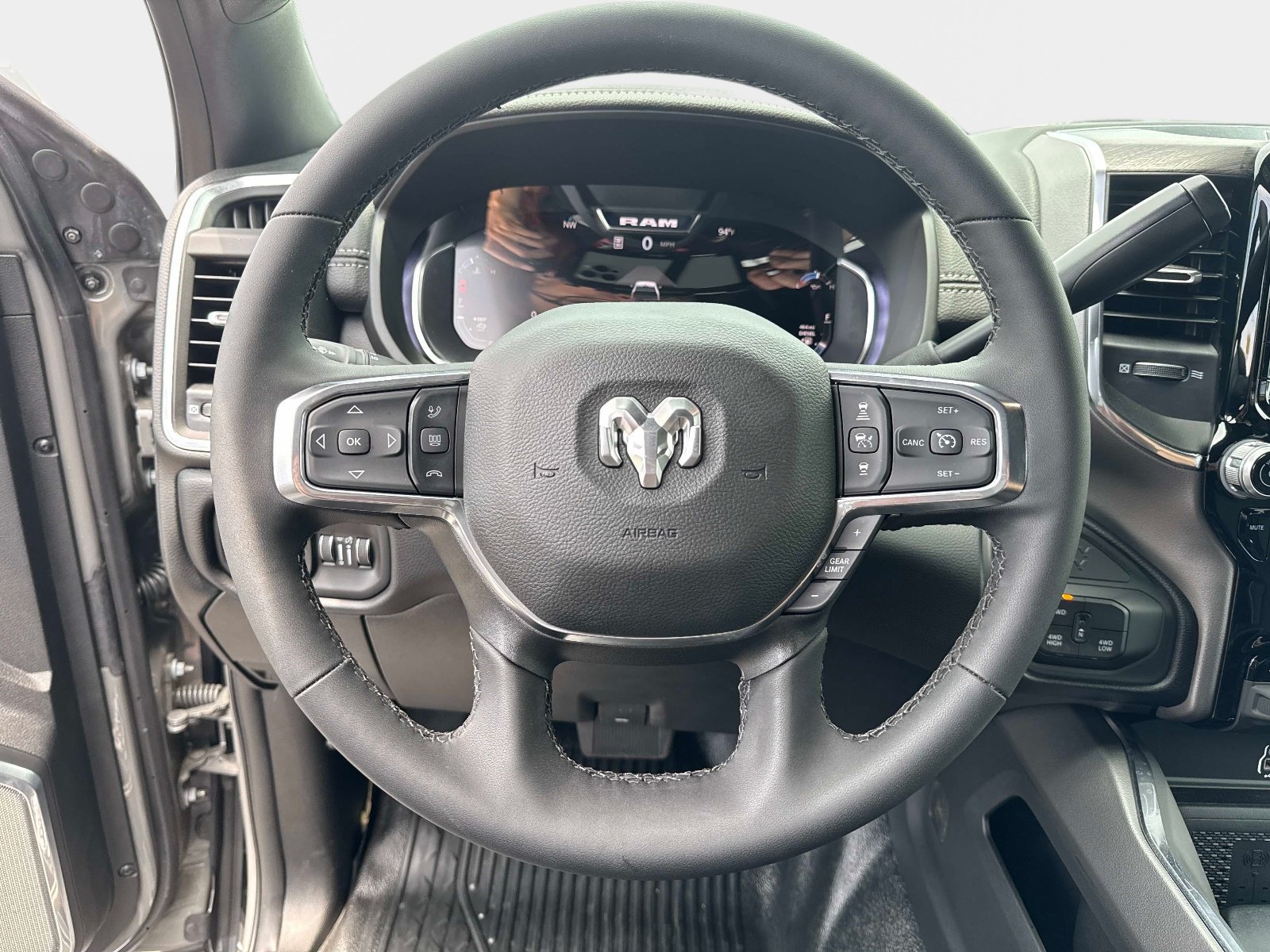 Used 2026 RAM 5500 4x4 Crew Cab w/ Laramie Trim Package image 27
