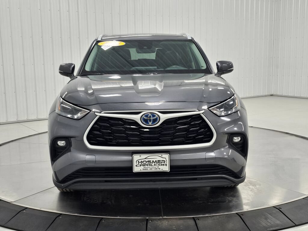 Used 2024 Toyota Highlander XLE AWD/4WD image 8