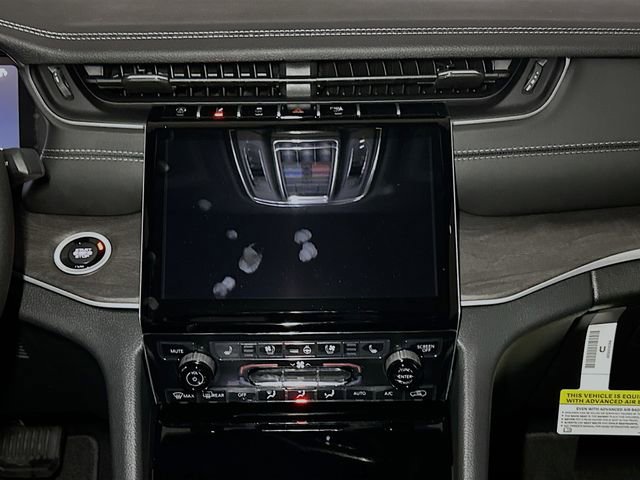New 2025 Jeep Grand Cherokee Limited w/ Luxury Tech Group II image 9