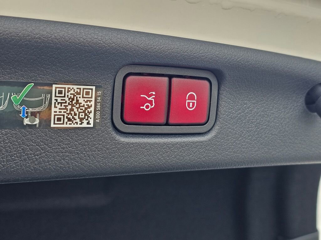 Used 2024 Mercedes-Benz C 300 4MATIC Sedan w/ Pinnacle Trim Package image 17