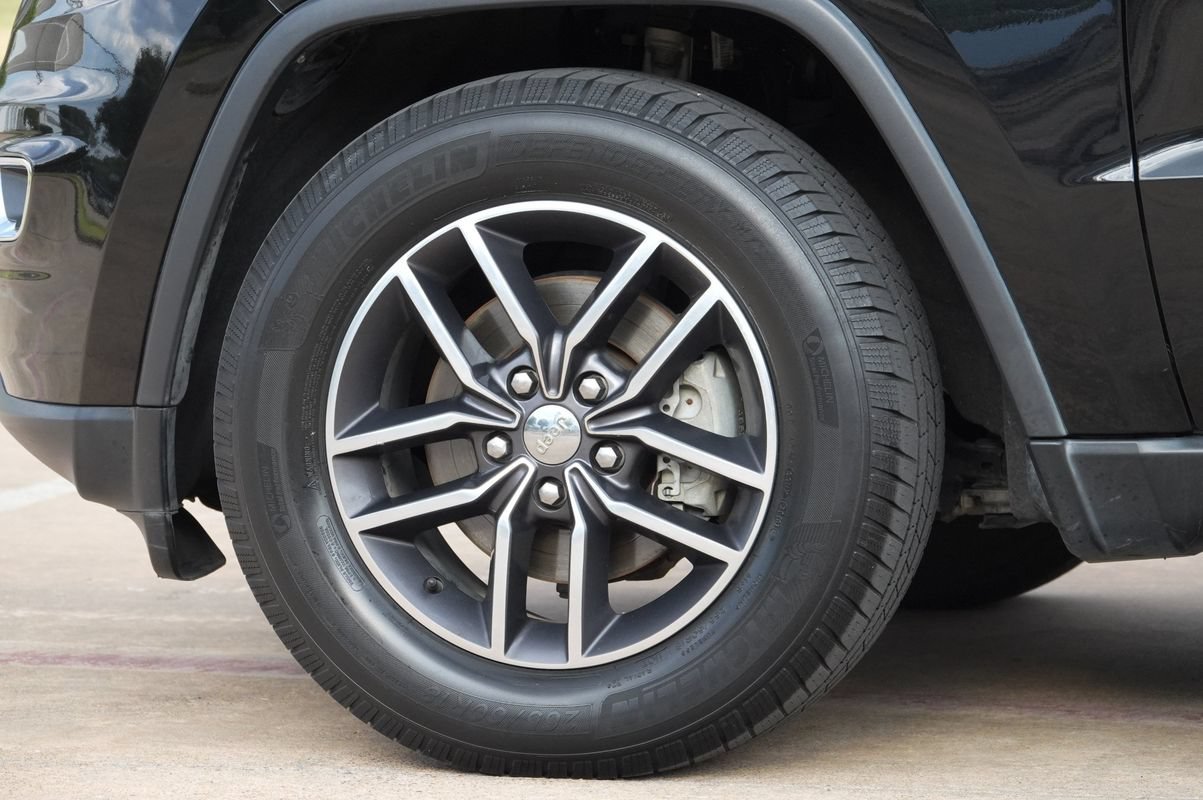 Used 2017 Jeep Grand Cherokee Limited RWD image 25