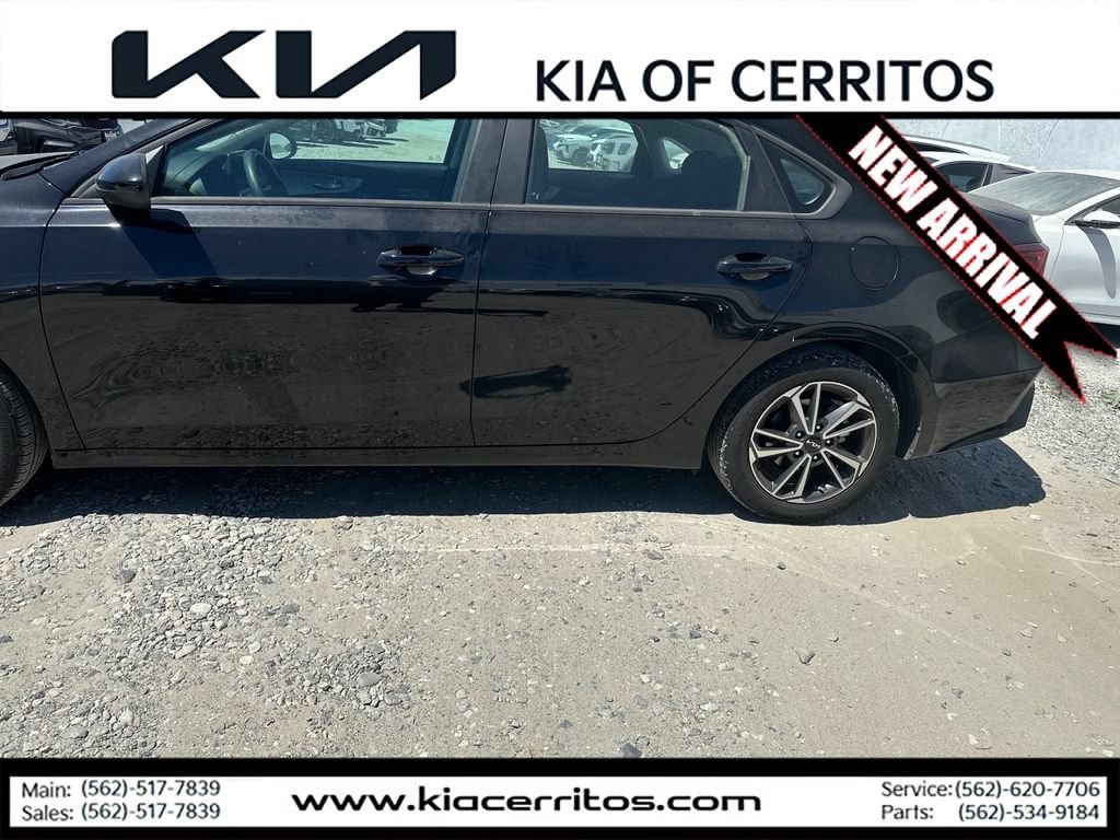 Certified 2022 Kia Forte LXS FWD image 2