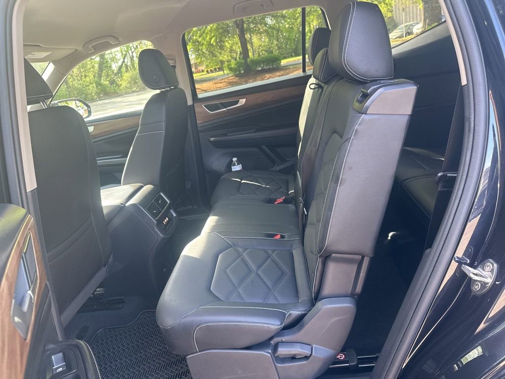 Used 2025 Volkswagen Atlas SE image 18