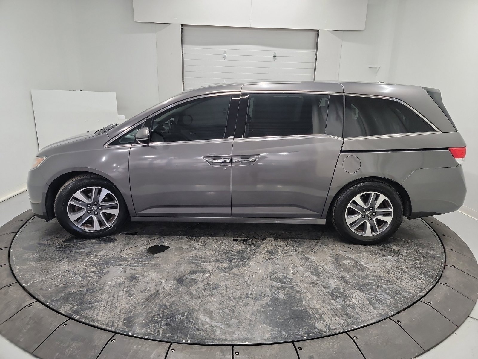 Used 2016 Honda Odyssey Touring Elite image 4