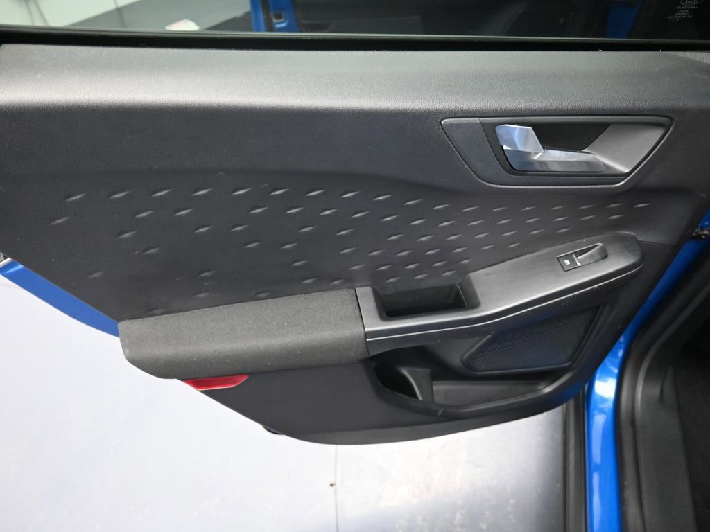 Used 2020 Ford Escape SE image 25