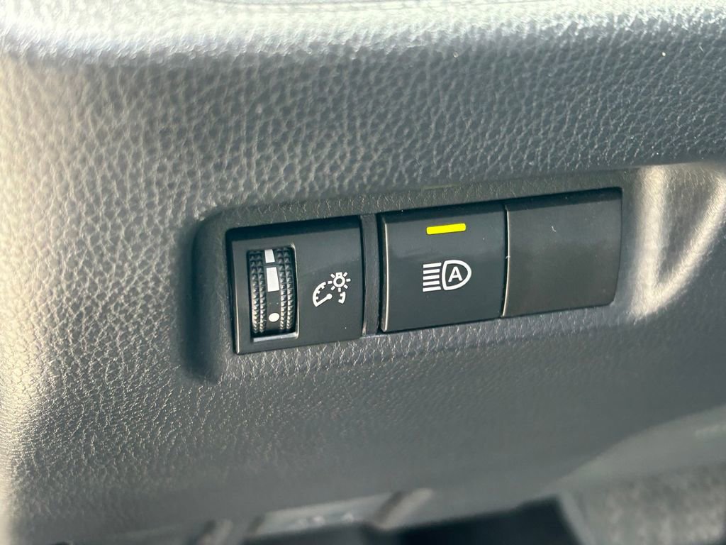Certified 2025 Toyota RAV4 XLE FWD image 24