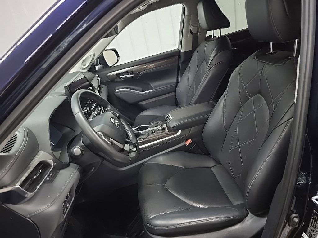 Used 2024 Toyota Highlander Platinum AWD/4WD image 30
