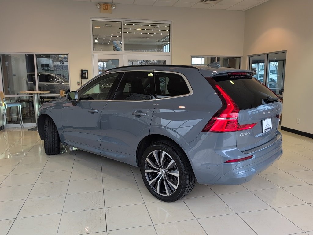 Used 2022 Volvo XC60 B5 Momentum w/ Advanced Package image 3