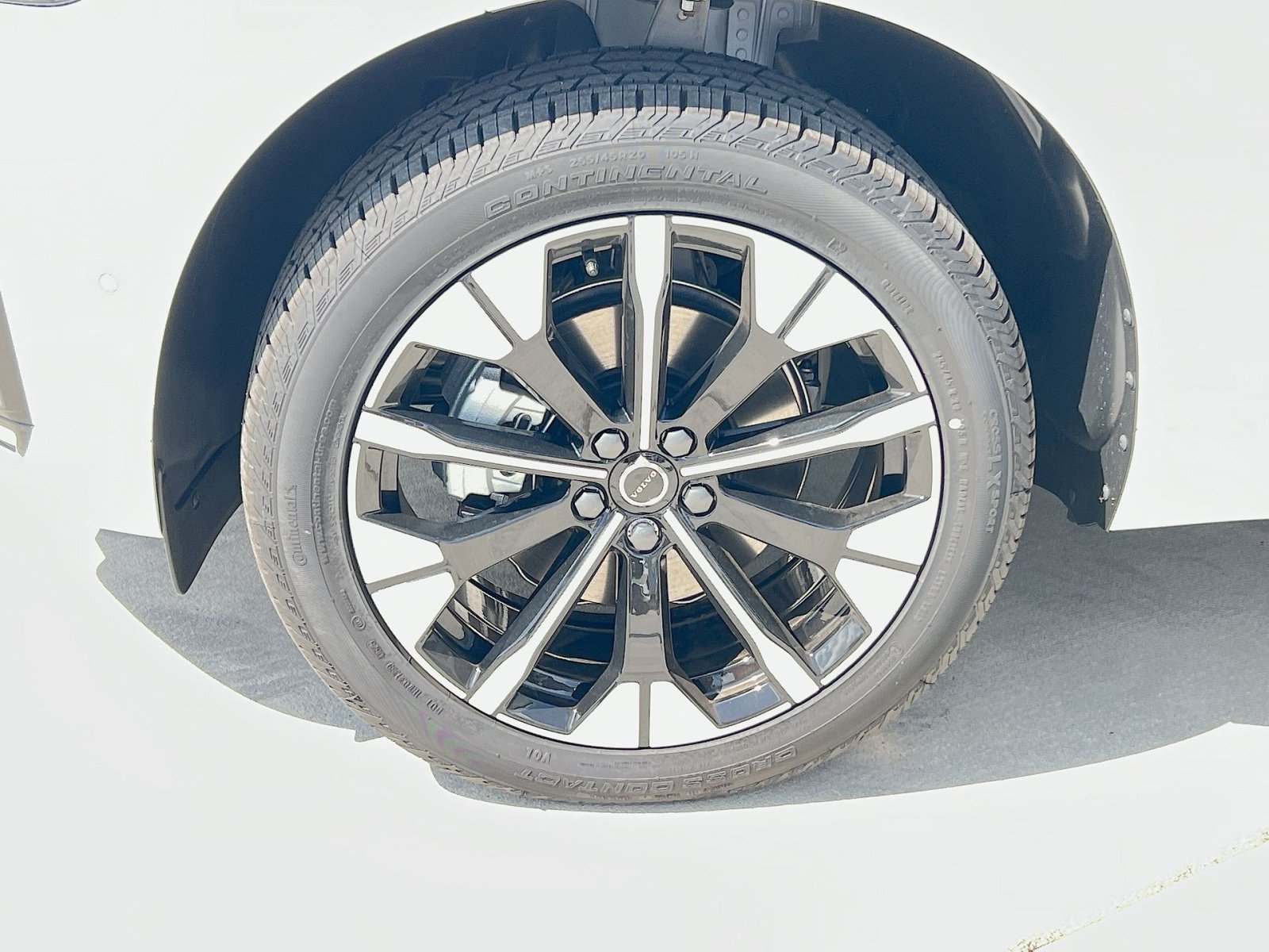 New 2026 Volvo XC60 B5 Plus w/ Protection Package Premier AWD/4WD image 18