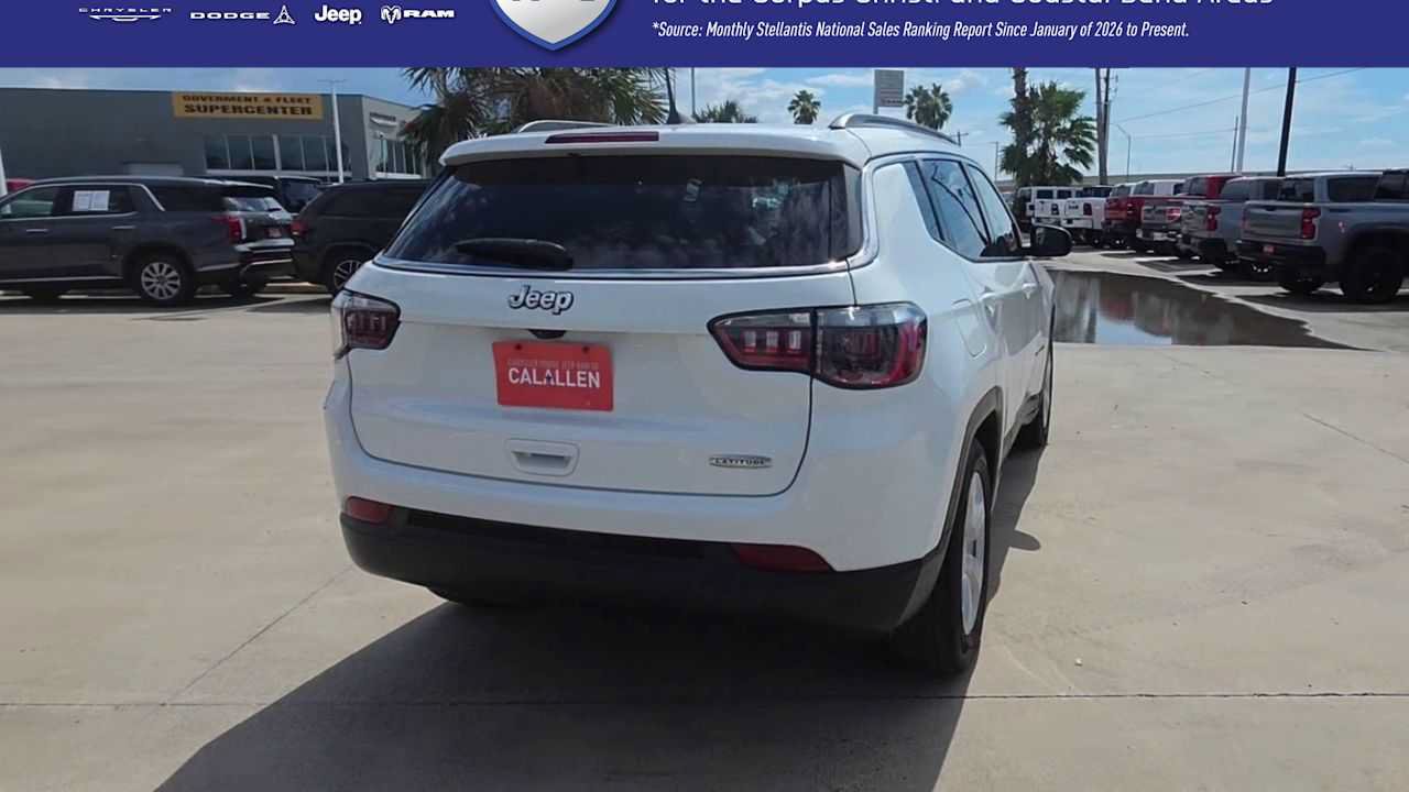 Used 2022 Jeep Compass Latitude w/ Sun and Sound Group FWD image 7