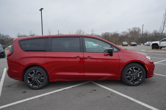 New 2026 Chrysler Pacifica Select FWD image 9
