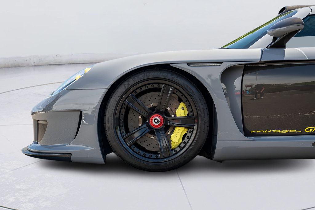 Used 2004 Porsche Carrera GT RWD image 7