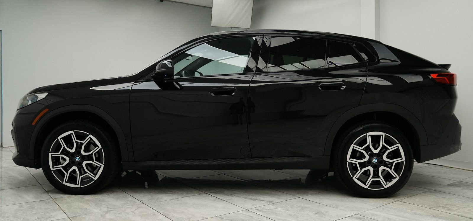 Used 2025 BMW X2 xDrive28i w/ Convenience Package image 9