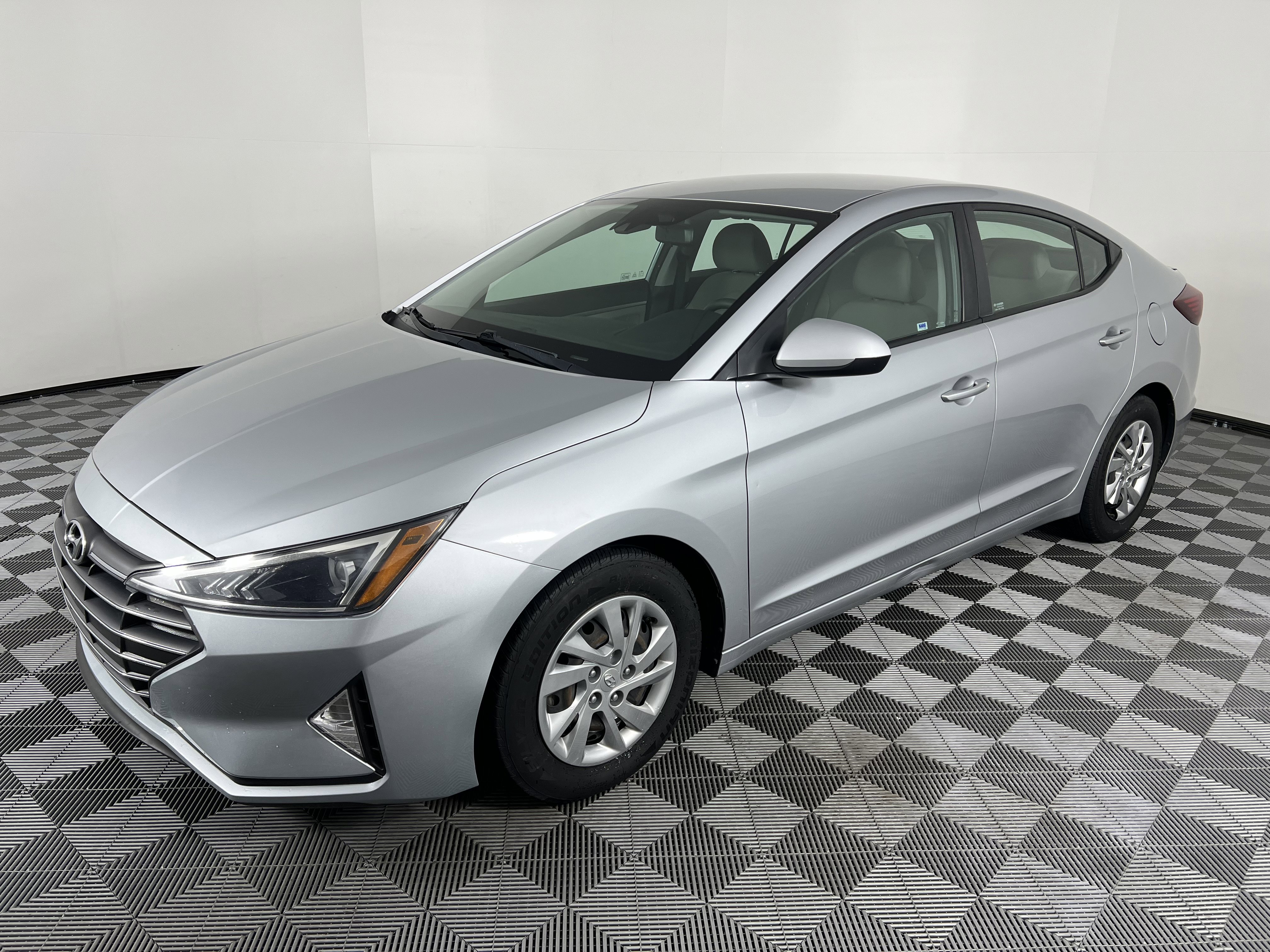 Used 2020 Hyundai Elantra SE FWD image 8