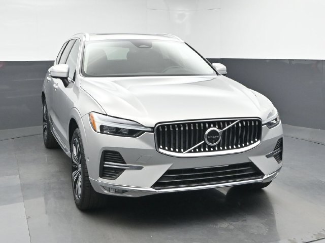 Used 2023 Volvo XC60 B5 Plus w/ Protection Package FWD image 2