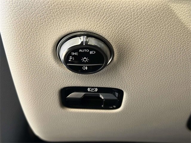 Used 2025 Mercedes-Benz GLC 300 4MATIC image 26