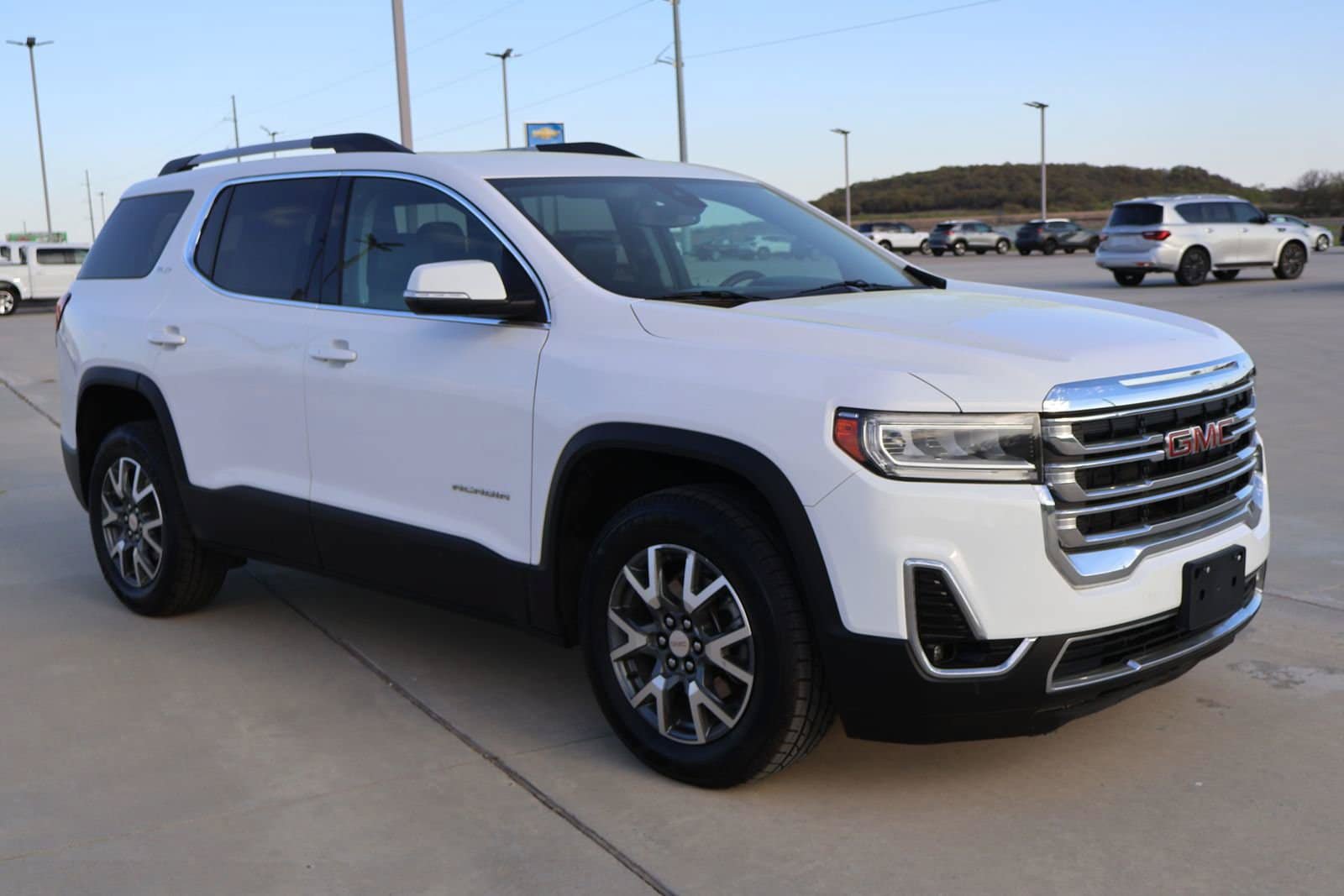 Used 2023 GMC Acadia SLT AWD/4WD image 5