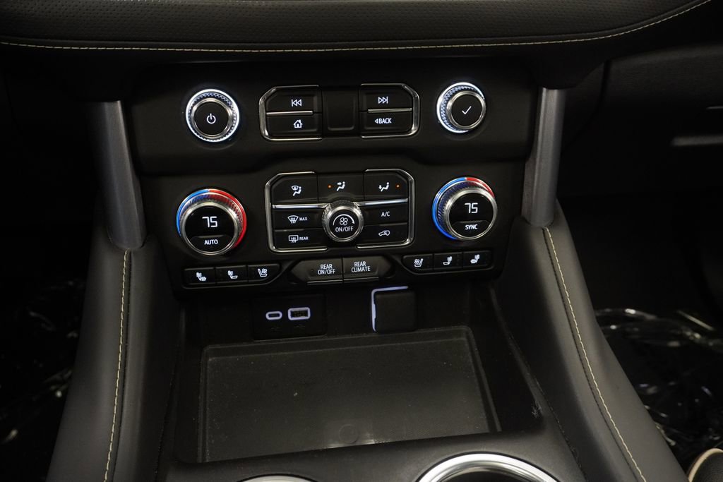 Used 2024 GMC Yukon SLT w/ SLT Premium Package AWD/4WD image 39