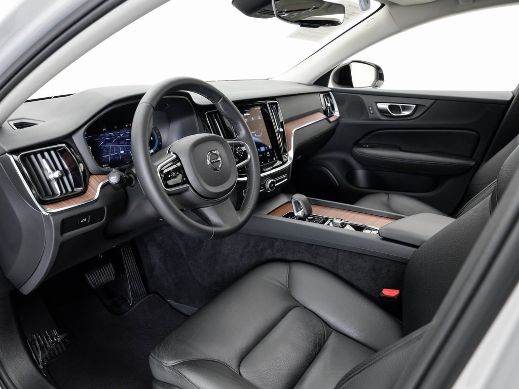Used 2024 Volvo S60 B5 Plus image 4