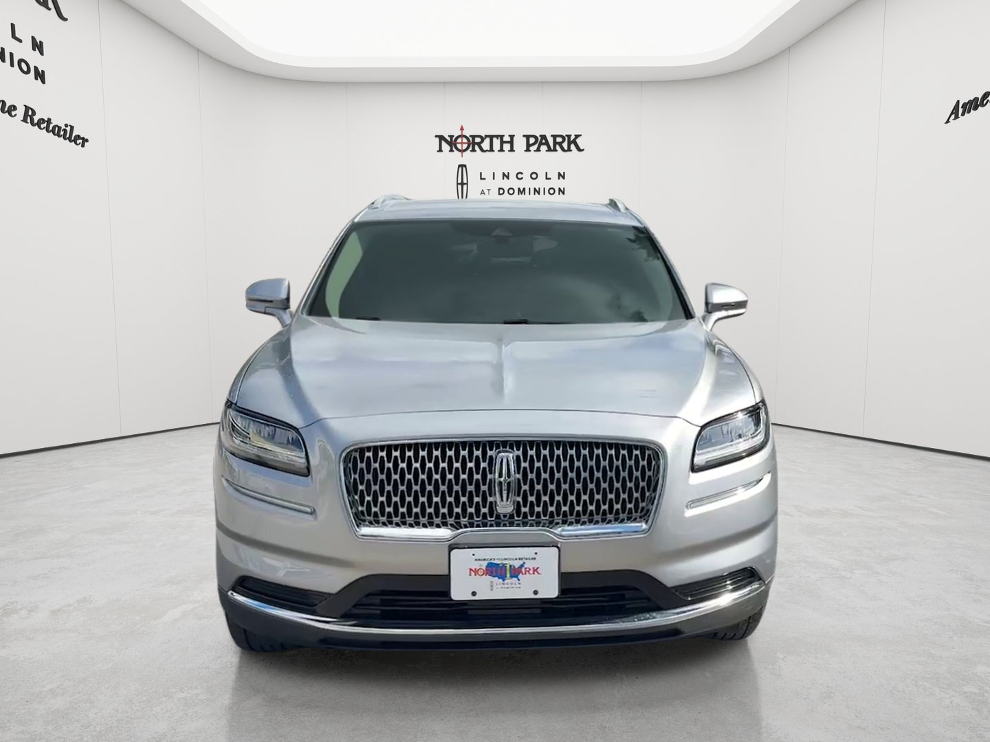 Used 2023 Lincoln Nautilus FWD w/ Premium Package image 8