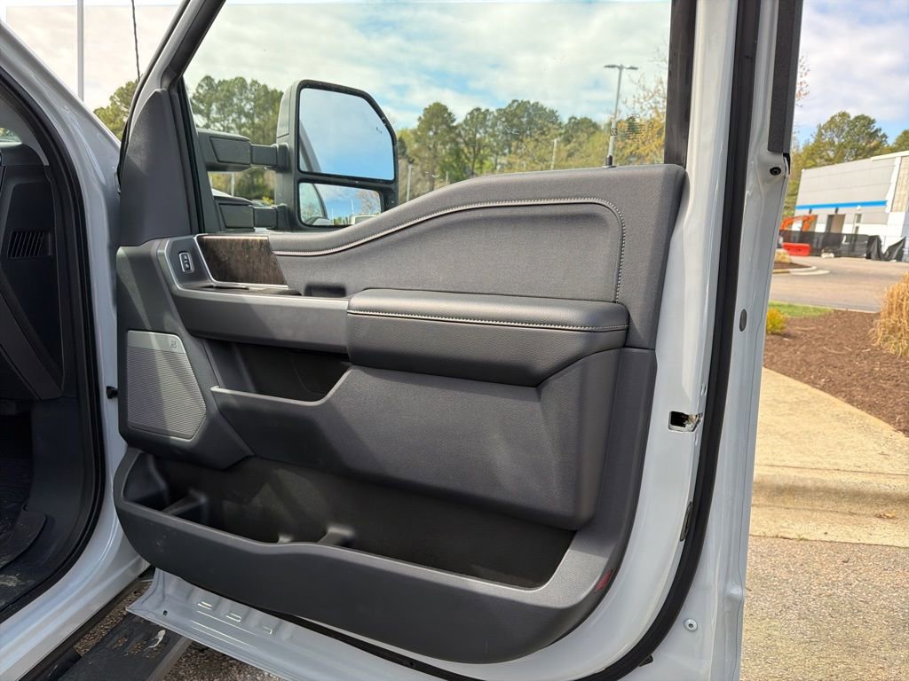 Used 2025 Ford F250 Lariat w/ Lariat Ultimate Package image 39