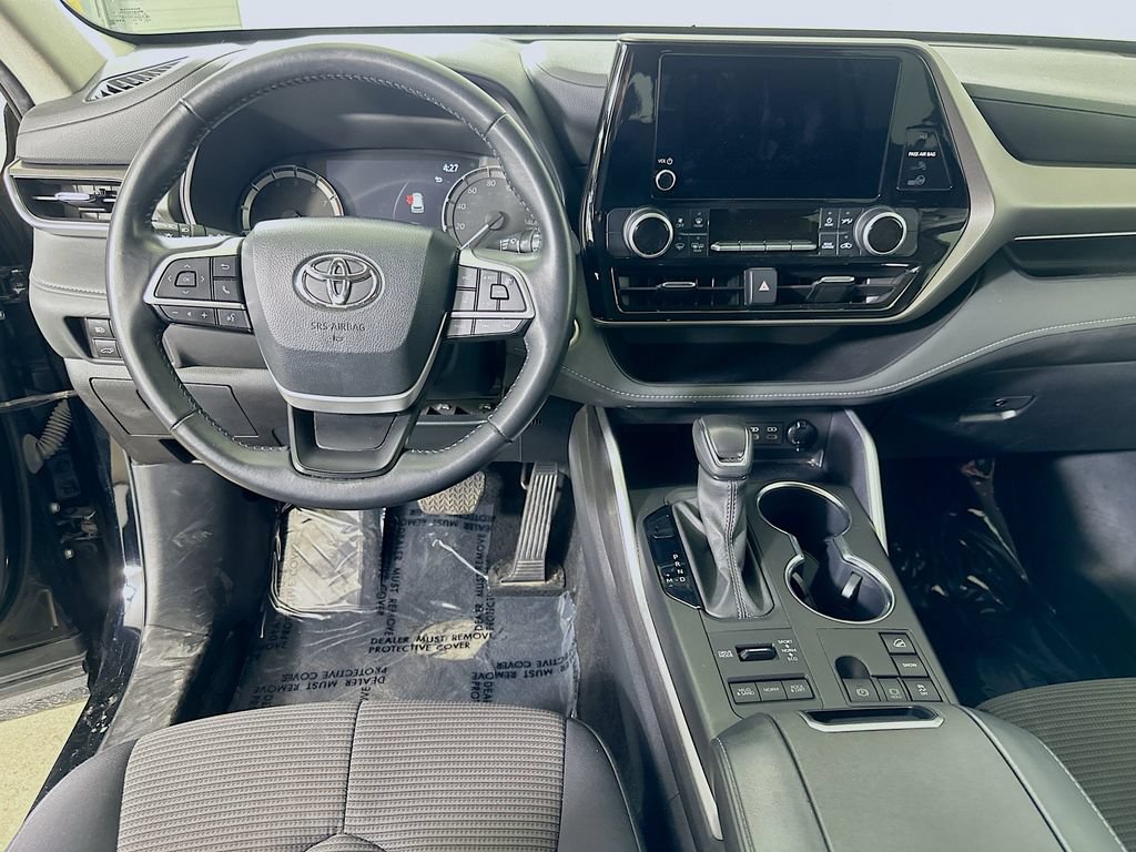 Used 2024 Toyota Highlander LE AWD/4WD image 18
