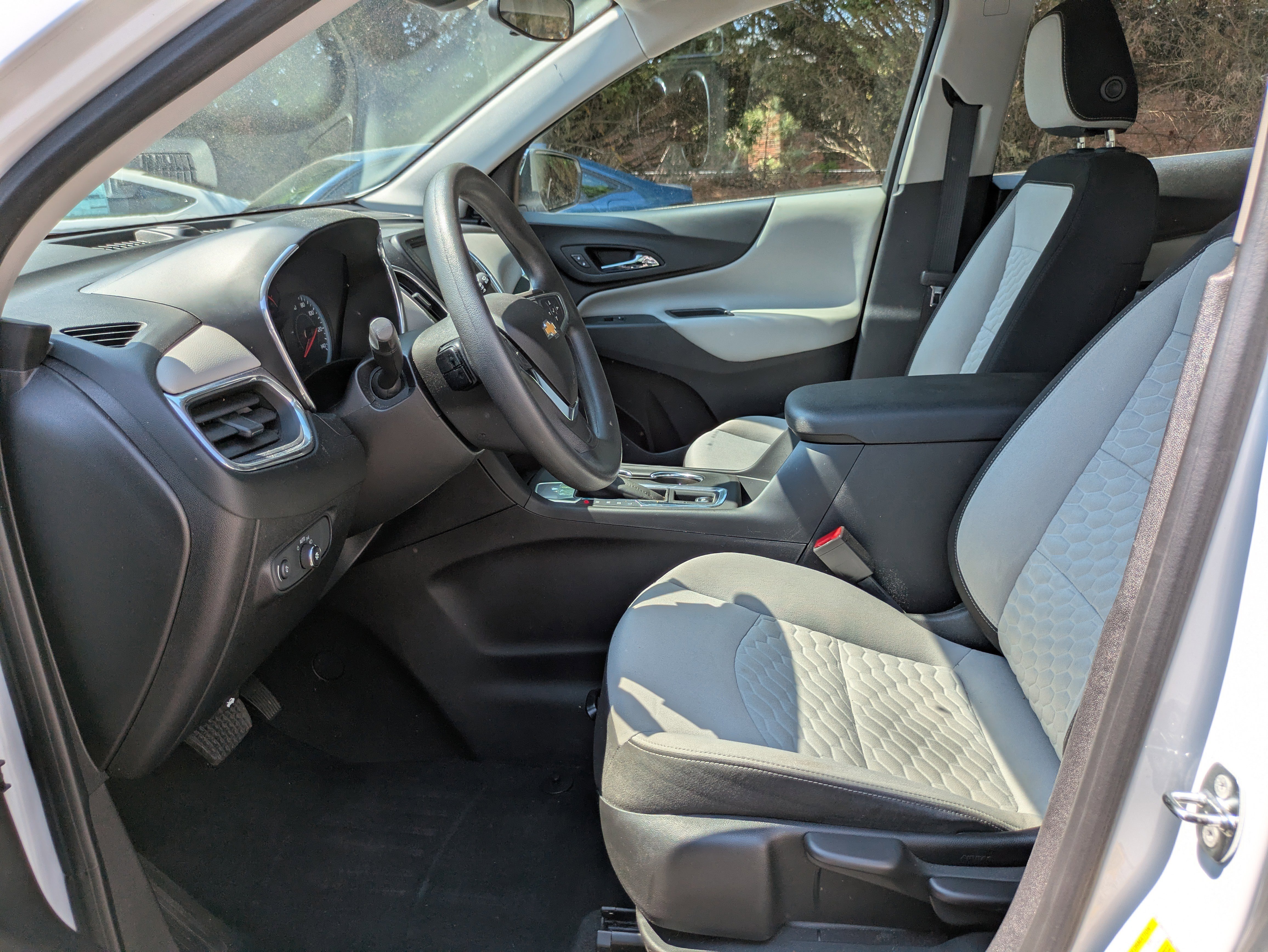 Used 2018 Chevrolet Equinox LS FWD image 25