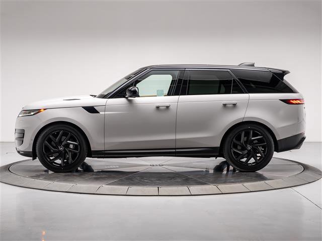 Used 2023 Land Rover Range Rover Sport SE image 2