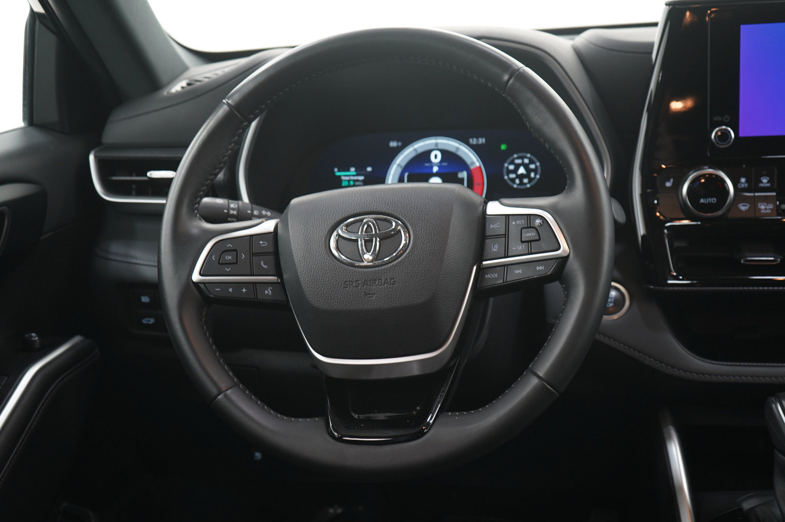 Used 2025 Toyota Highlander XSE AWD/4WD image 18