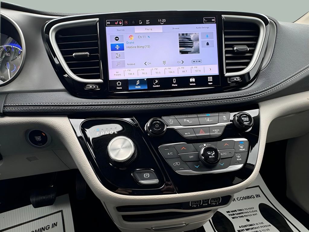 Certified 2023 Chrysler Pacifica Touring-L image 12