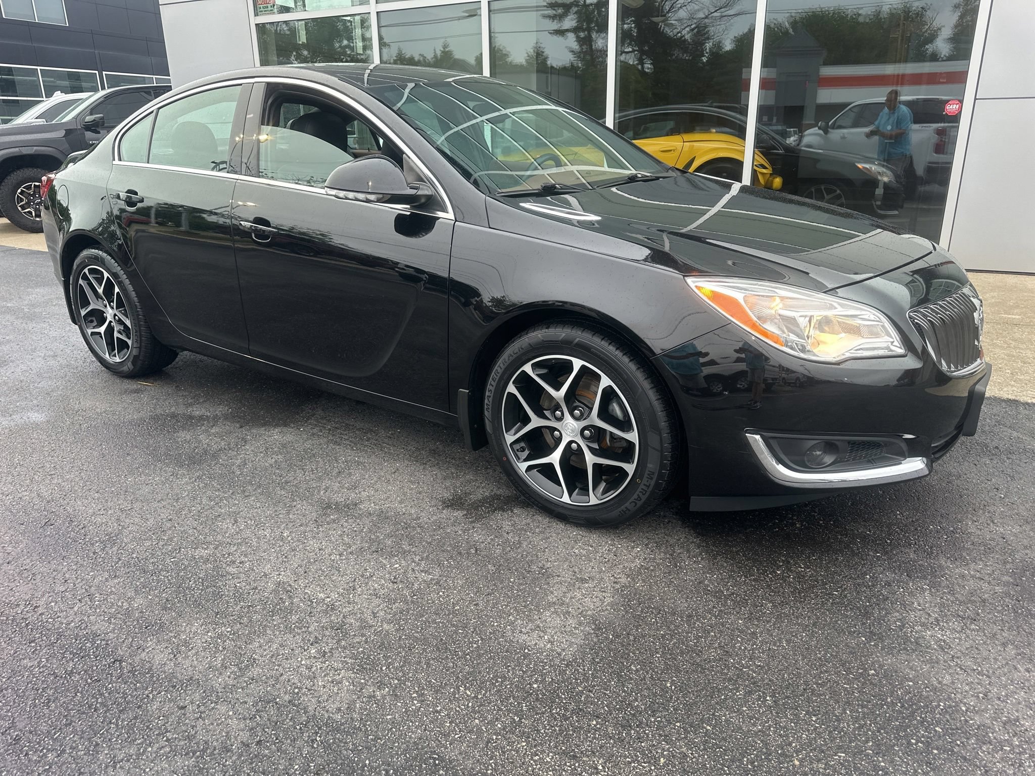 Used 2017 Buick Regal Sport Touring FWD image 1