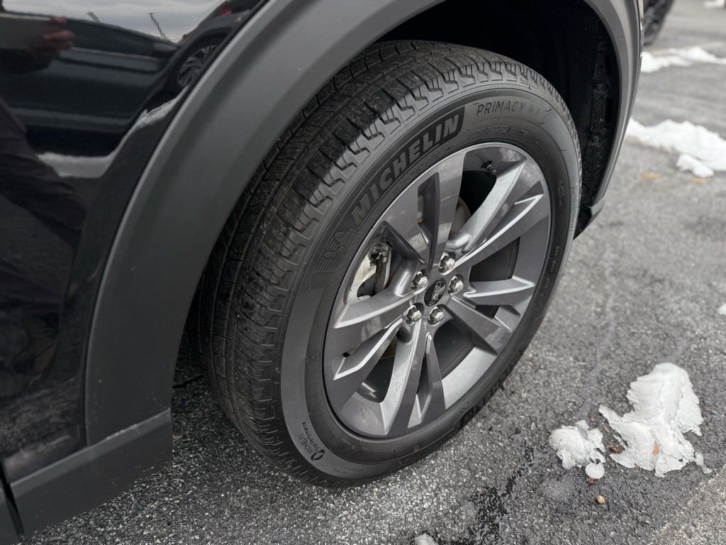 Used 2024 Ford Explorer XLT w/ Equipment Group 202A image 10