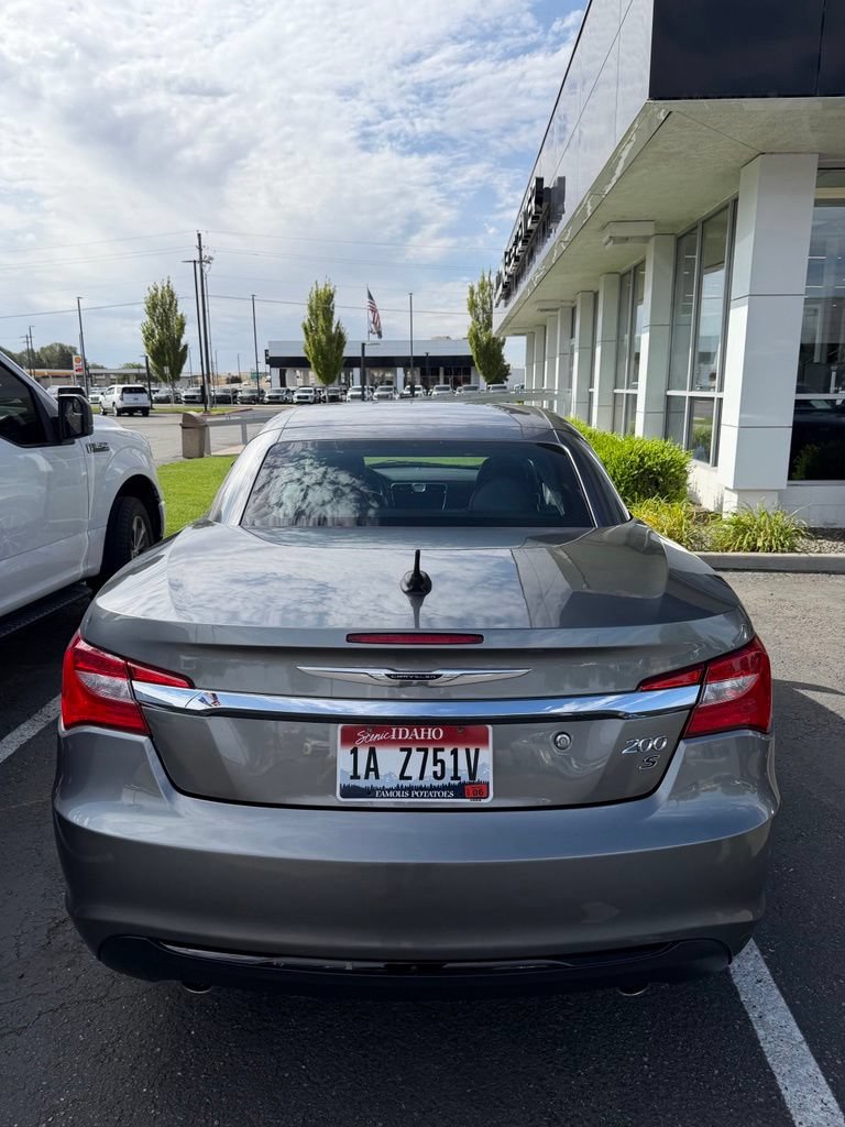 Used 2012 Chrysler 200 S FWD image 4