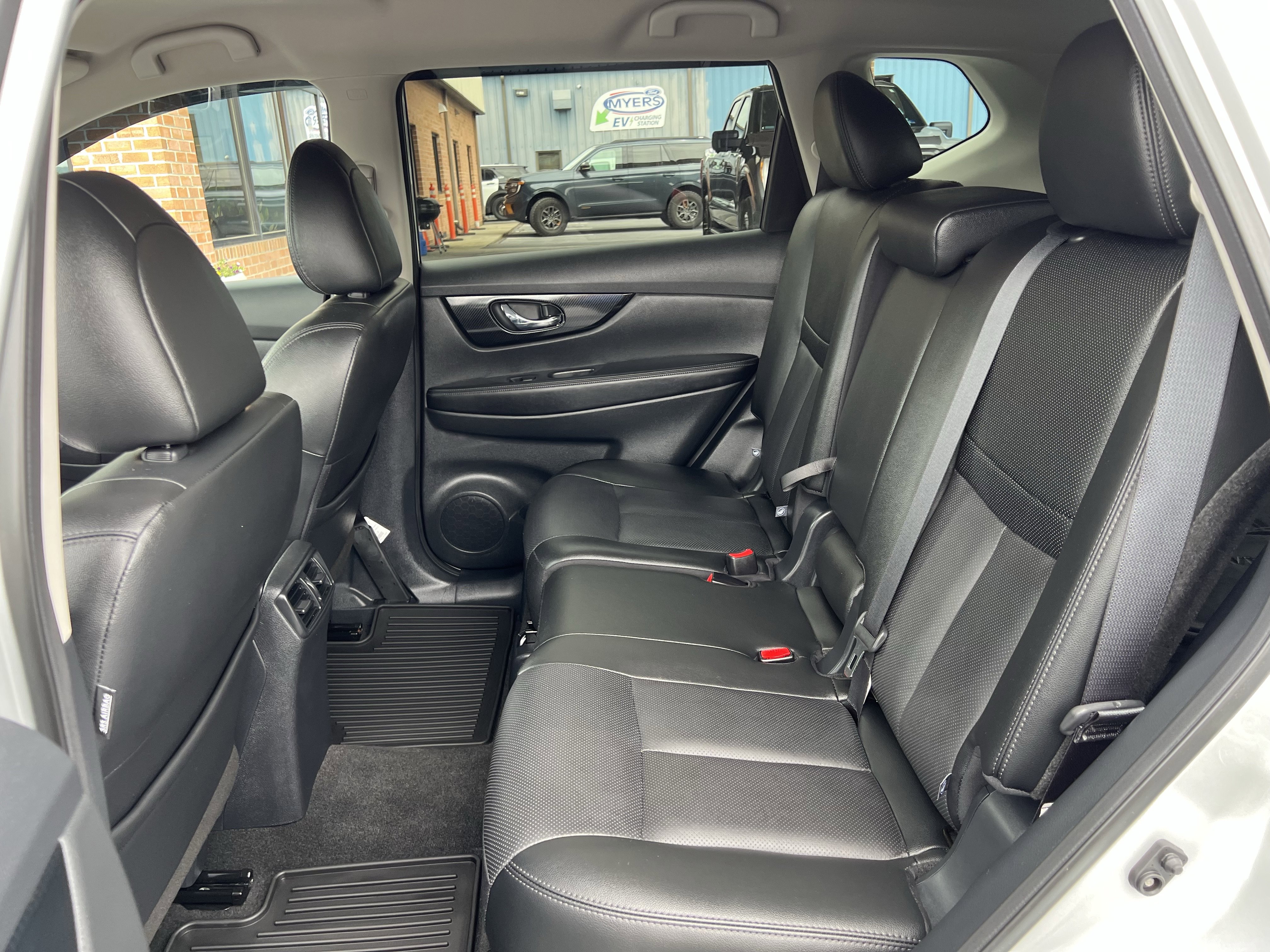 Used 2020 Nissan Rogue SL AWD/4WD image 17